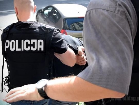 Pijany klient uszkodził taksówkę. Został zatrzymany na gorącym uczynku Pijany klient uszkodził taksówkę. Został zatrzymany na gorącym uczynku