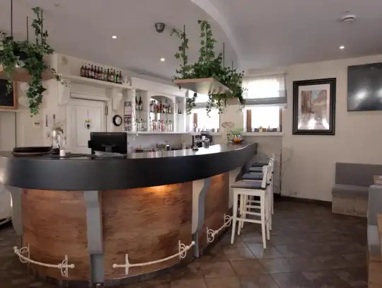 Pizzeria, apartamenty i gotowy pomysł na biznes – nieruchomość w Dzierzgoniu czeka na nowego właściciela!