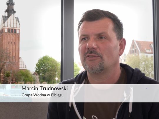 "Płynie pod prąd” i spełnia swoje wodniackie marzenia