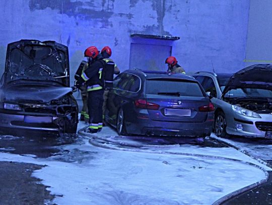 Podpalił przy warsztacie samochodowym 3 pojazdy. Jest areszt dla 35-latka!