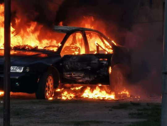 Podpalił samochód, chciał też garaż przy policji