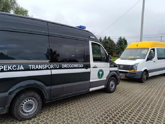 Podróż dzieci do szkoły. Autobus niesprawny, a kierowca bez uprawnień