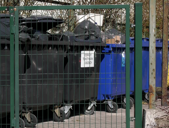 Pojemniki na zużytą odzież i tekstylia w mieście. Gdzie stanęły? [LISTA]