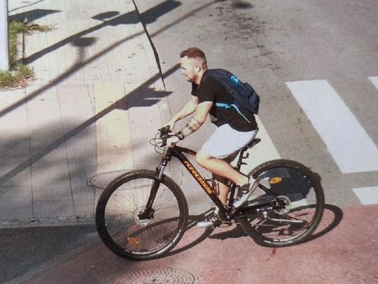 Policja szuka tego rowerzysty
