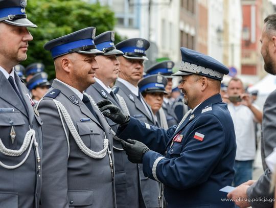 Policjanci świętowali na elbląskiej starówce [FOTO]