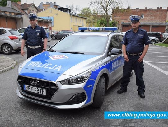 Policjanci wskoczyli do wody i uratowali 28-latka