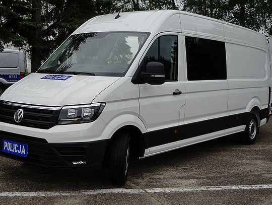 Policjanci z Elbląga w mobilnym punkcie pomocy ofiarom przestępstw