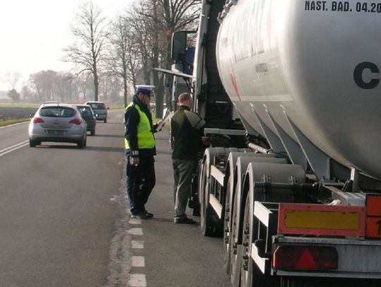 Policyjna akcja w Elblągu.  Policjanci zatrzymali 20 dowodów rejestracyjnych i ukarali mandatami 11 osób