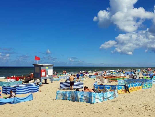 Polskie plaże nad morzem czeka oblężenie. Brakuje jednak pieniędzy na ratowników