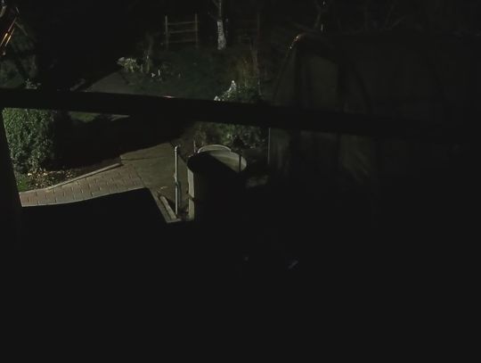 Pomóż ustalić tożsamość mężczyzny z monitoringu [WIDEO]