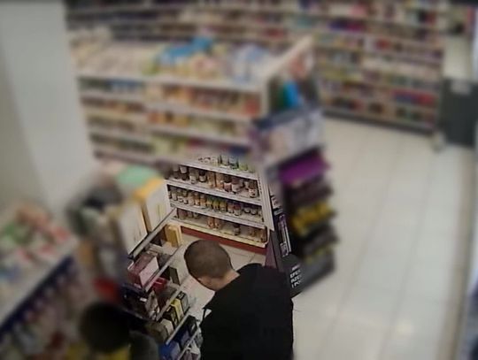 Poszukujemy mężczyzny widocznego na filmie [WIDEO]