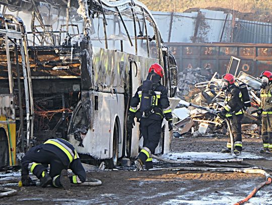 Pożar 3 autobusów na ulicy Dębowej