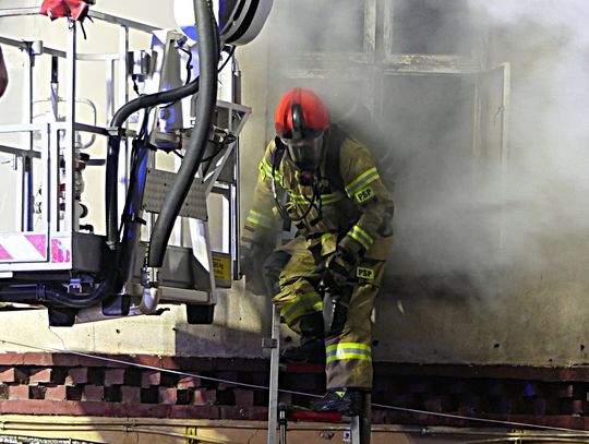 Pożar budynku przy ulicy Wiejskiej. Dwie osoby zginęły na miejscu