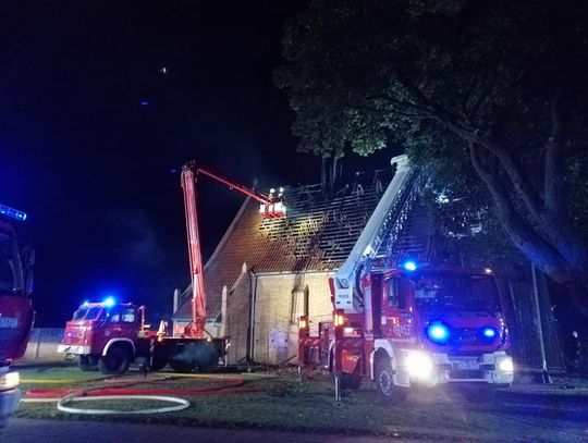 Pożar kościoła na Żuławach koło Nowego Dworu Gdańskiego [WIDEO]