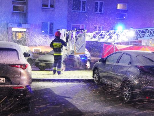 Pożar mieszkania przy Królewieckiej. "Dwie osoby w oknie nawoływały pomocy"