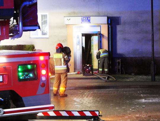 Pożar mieszkania przy Królewieckiej - "mężczyzna oblał kobietę substancją łatwopalną"