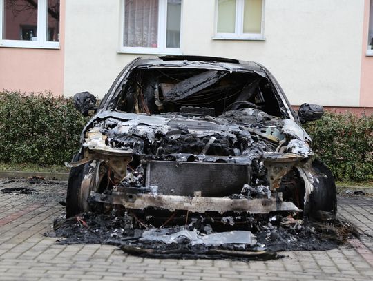 BMW spłonęło na parkingu