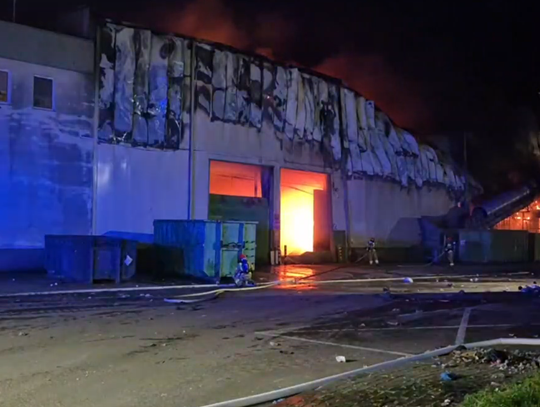 Pożar sortowni śmieci w Elblągu. Prokuratura zakończyła śledztwo