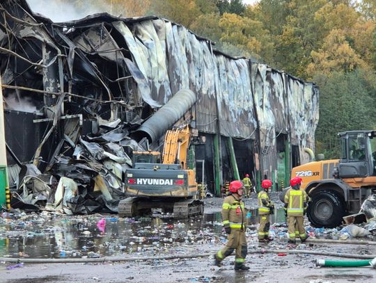 Pożar sortowni śmieci w Elblągu ugaszony. Miasto stanie przed poważnym problemem logistycznym Pożar sortowni śmieci w Elblągu ugaszony. Miasto stanie przed poważnym problemem logistycznym