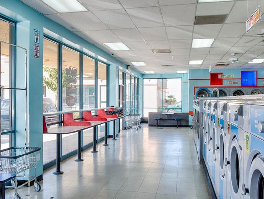Pralnia samoobsługowa – jak otworzyć własny biznes?