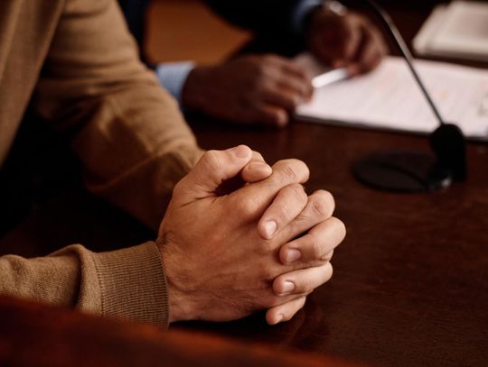 Prawo do milczenia w postępowaniu karnym: kiedy pomaga, a kiedy szkodzi