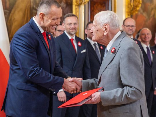 Prezydent chce nowej konstytucji. Kto ma rządzić narodem?