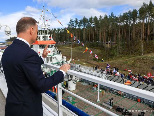 Prezydent i Wicepremier na przekopie Mierzei Wiślanej