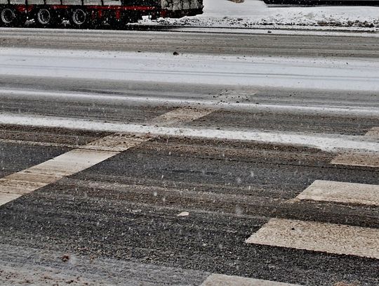 Przechodzą przez ulicę i boją się o życie 