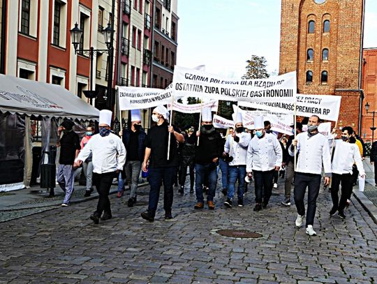 Przedsiębiorcy mają dość, rusza akcja #otwieraMY. Prawniczka mówi co robić