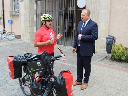 Przejechał już 1 800 km, dziś dojechał do Elbląga