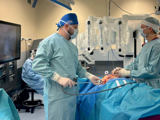 Przełom w elbląskim szpitalu. Robot operuje pacjentów z nowotworami Przełom w elbląskim szpitalu. Robot operuje pacjentów z nowotworami