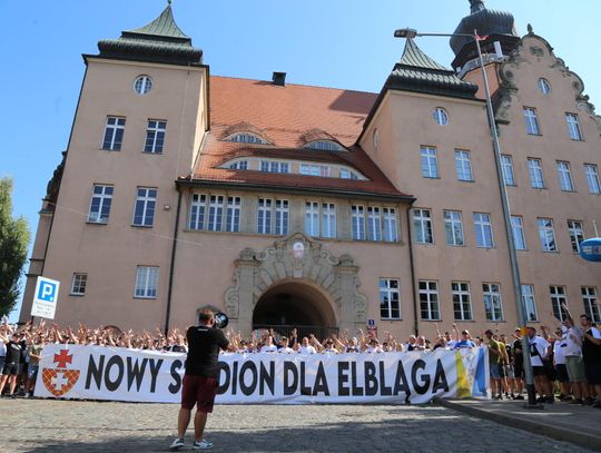 Przemarsz kibiców w Elblągu i pikieta [FOTO]