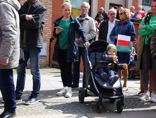 Przeszli z 50 metrową biało-czerwoną flagą [ZDJĘCIA]