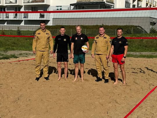 Przy komendzie straży w Elblągu powstało boisko do siatkówki plażowej