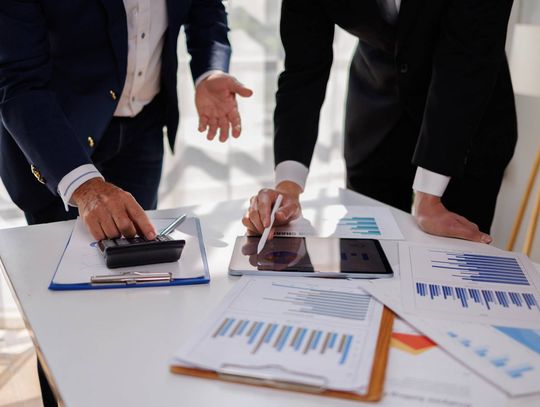 Ranking kont bankowych jako narzędzie do oszczędzania – jak z niego korzystać?