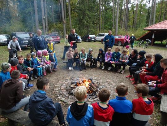 Rodzinne spotkanie w leśniczówce. Quiz, bieg i ognisko Rodzinne spotkanie w leśniczówce. Quiz, bieg i ognisko