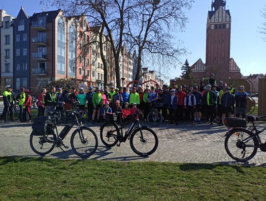 Rowerami na akwedukt w Gozdawie