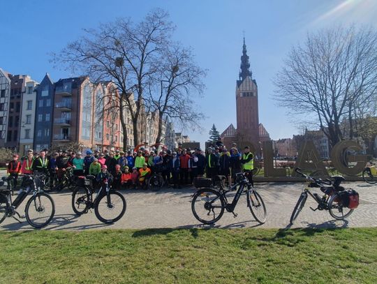 Rowerem na wieżę lotniskową nad Nogatem Rowerem na wieżę lotniskową nad Nogatem