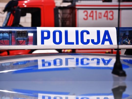 Rozbił się na drzewie. Był pijany