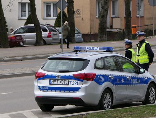 Rozmawiała przez telefon i uderzyła w inny samochód. Straciła prawo jazdy na pół roku