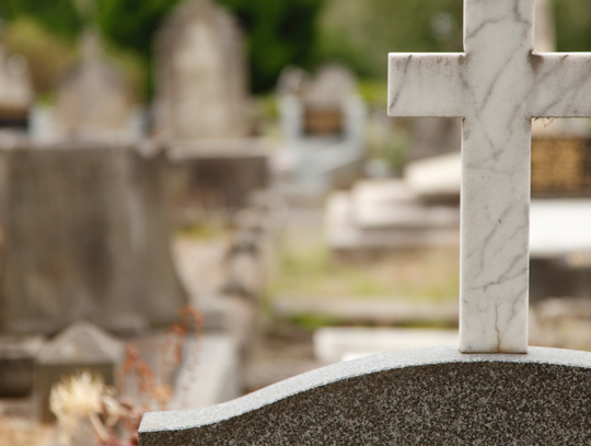 Sąd: opłaty na cmentarzu komunalnym są bezprawne