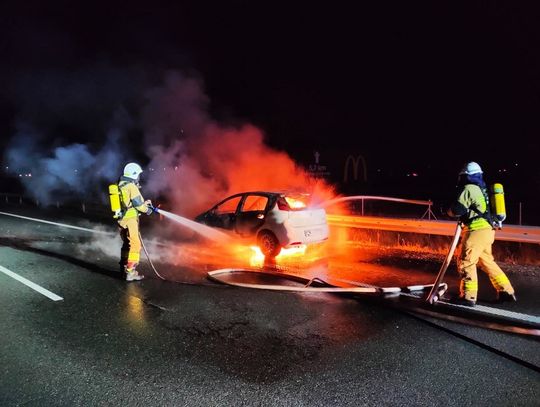 Samochód spłonął na S7