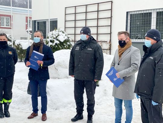 Samochód w prezencie od Służby Więziennej dla Strażaków Ochotników