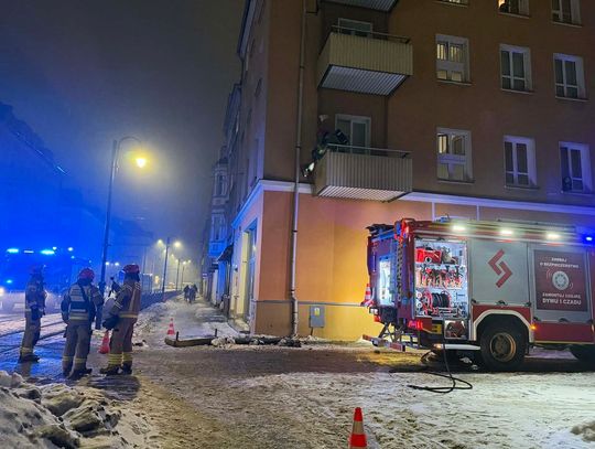 Sekundy od tragedii. Bohaterska akcja młodej pary przed przyjazdem straży