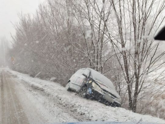 Seria kolizji w Elblągu. Kobieta wjechała do rowu