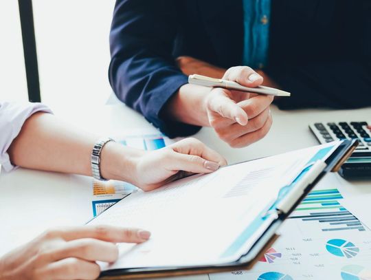 Księgowa, brukarz, nauczyciel? Te i inne oferty pracy czekają w Elblągu!