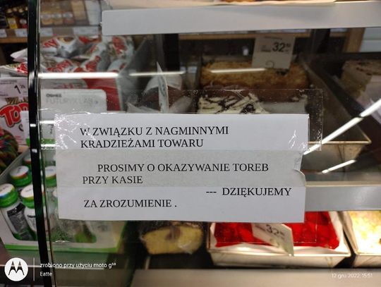 Sklep w Elblągu prosi o okazywanie toreb. Czy to legalne?