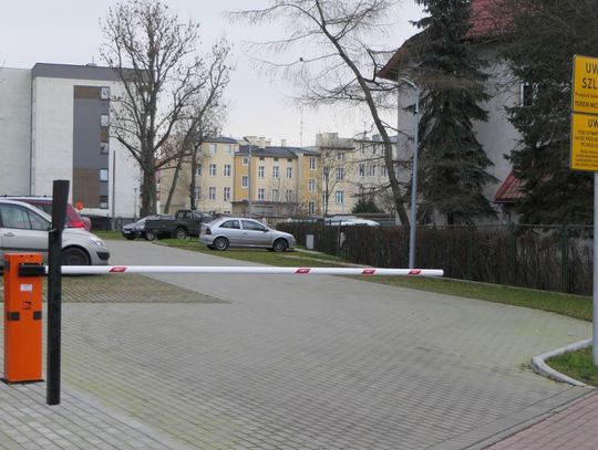 Służby otrzymały piloty do szlabanów
