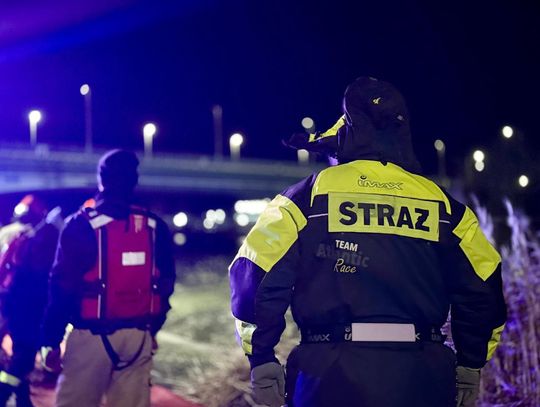 Służby zabezpieczają Bulwar i monitorują rzekę