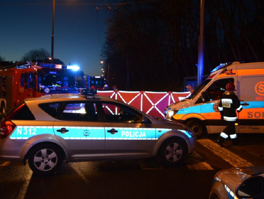 Sopot: Rozbili się na przystanku komunikacji miejskiej. Dwóch mężczyzn nie żyje